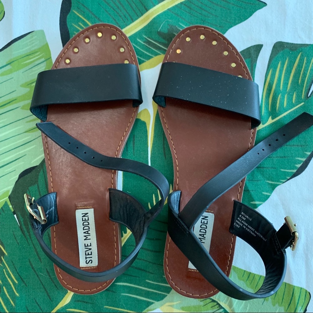 STEVE MADDEN | Black Single Strap Sandal